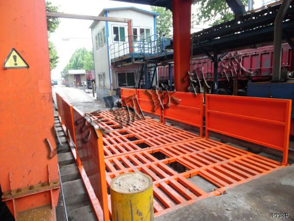 山東唐口煤礦安裝煤礦專(zhuān)用洗車(chē)機(jī)2.jpg